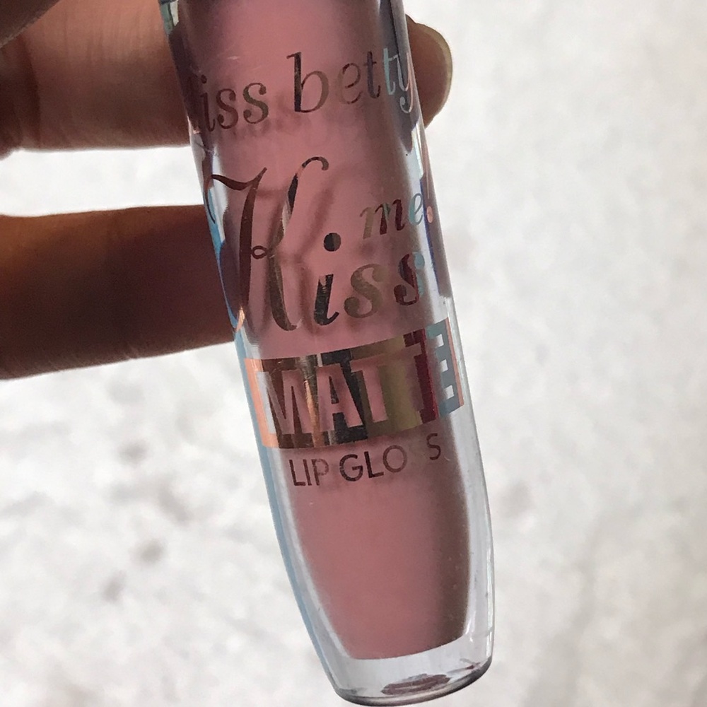 ✨✨5/$10✨✨ Miss Betty Kiss Me Matte Lip Gloss Long Lasting New Without Box. - Picture 6 of 6